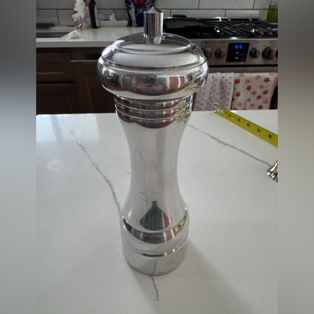 Olde Thompson pepper grinder mill